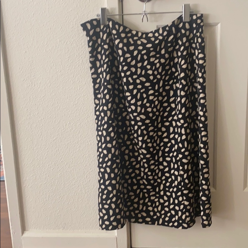 Cute yoke skirt with slit